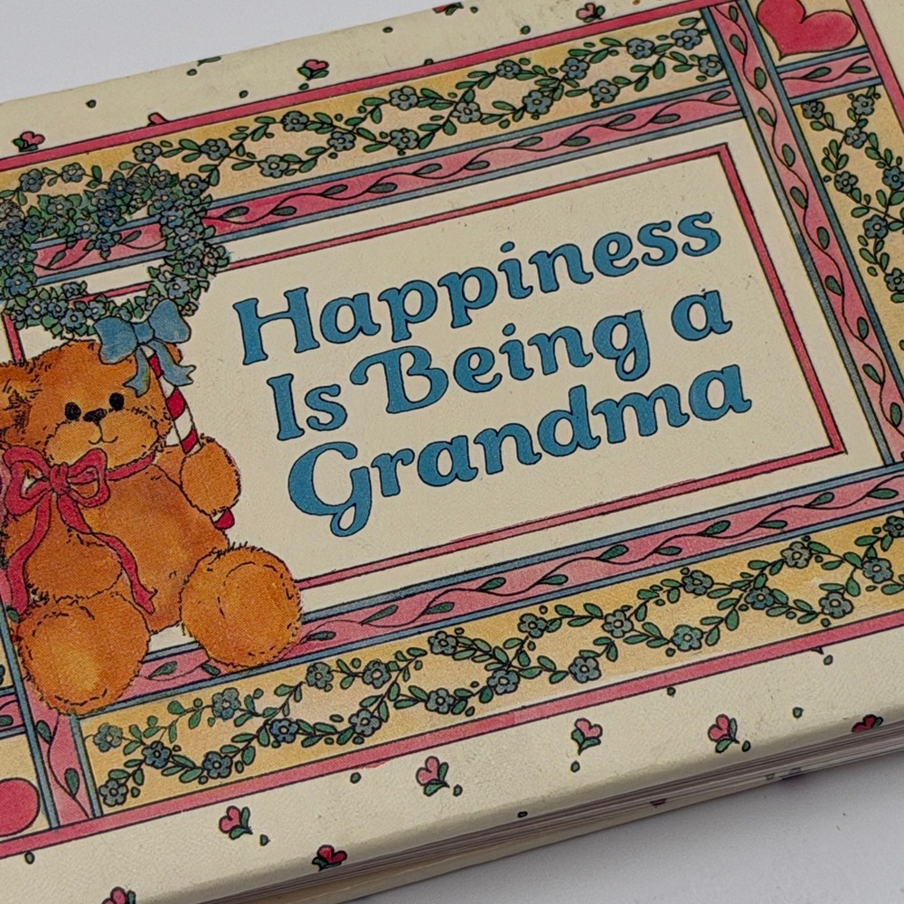Vintage 1977 C.R. Gibson Lucy Rigg Grandma Teddy Bear Pocket Photo Album Cream